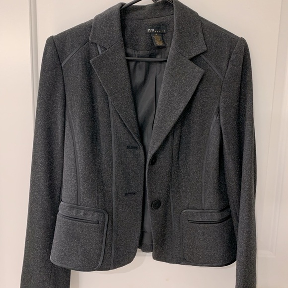 Grace Elements size 4 Grey and Black suit coat. P2P 18 - Picture 1 of 4